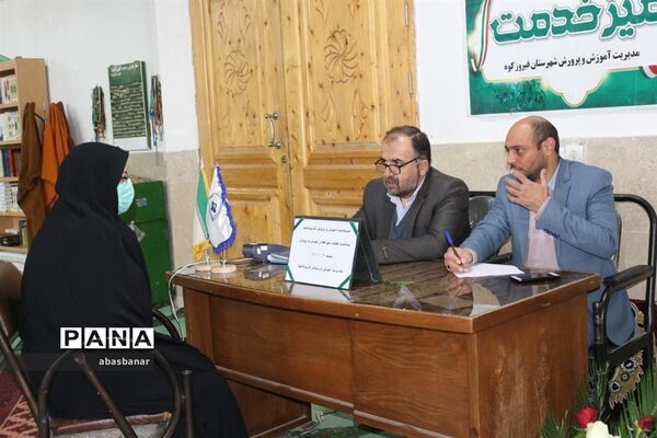 برگزاری میز خدمت آموزش و پرورش در محل مصلی نماز جمعه شهرستان فیروزکوه