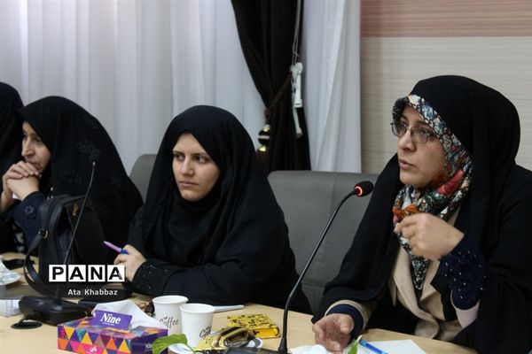 جلسه توجیه یازدهمین دوره نمایشگاه‌های دانش‌آموزی مدرسه انقلاب