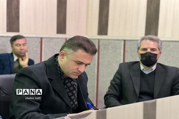 نشست معاونان، کارشناس مسئولان و کارشناسان آموزش متوسطه آموزش و پرورش استان