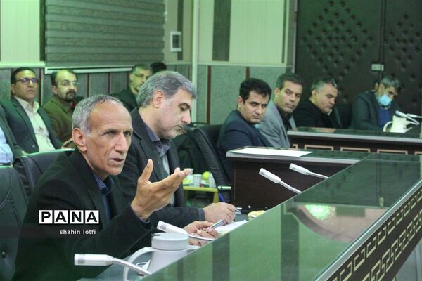 نشست معاونان، کارشناس مسئولان و کارشناسان آموزش متوسطه آموزش و پرورش استان