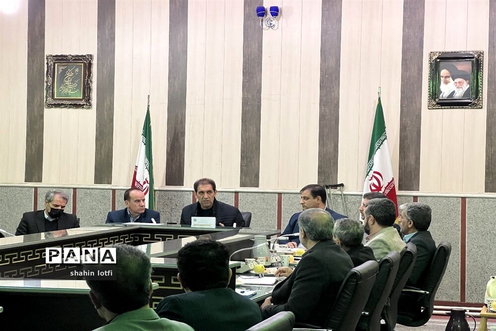 نشست معاونان، کارشناس مسئولان و کارشناسان آموزش متوسطه آموزش و پرورش استان