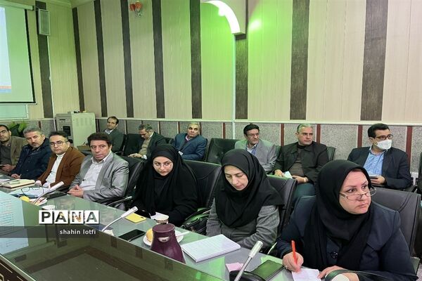 نشست معاونان، کارشناس مسئولان و کارشناسان آموزش متوسطه آموزش و پرورش استان