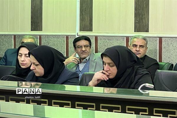 نشست معاونان، کارشناس مسئولان و کارشناسان آموزش متوسطه آموزش و پرورش استان