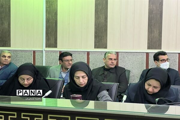 نشست معاونان، کارشناس مسئولان و کارشناسان آموزش متوسطه آموزش و پرورش استان