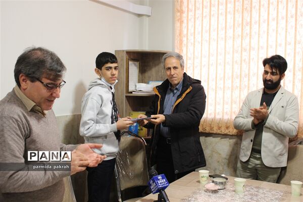 تجلیل از دانش‌‎آموز کرمانشاهی رتبه نخست استانی در پویش هیس طوری
