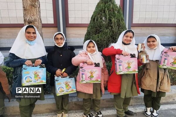 بازدید دانش‌آموزان آموزشگاه الله‌اکبر اسلامشهر از شرکت لبنیات میهن