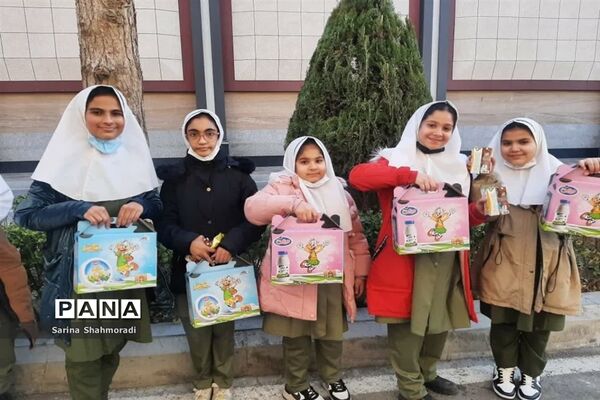 بازدید دانش‌آموزان آموزشگاه الله‌اکبر اسلامشهر از شرکت لبنیات میهن