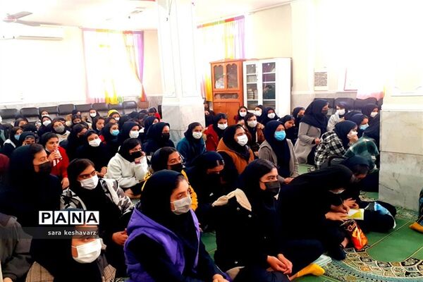 برگزاری جلسات گفتمان دینی در دبیرستان دخترانه سروش ناحیه 3 شیراز