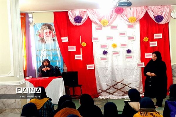 برگزاری جلسات گفتمان دینی در دبیرستان دخترانه سروش ناحیه 3 شیراز