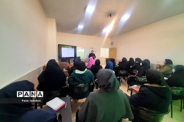 برگزاری کارگاه استانی ارتقا سواد زیست محیطی در آموزش و پرورش رودهن