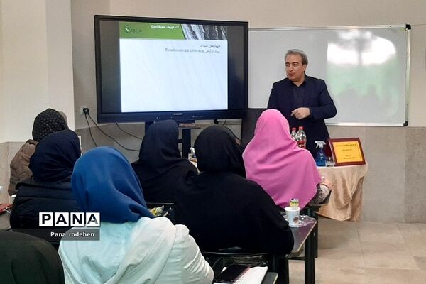 برگزاری کارگاه استانی ارتقا سواد زیست محیطی در آموزش و پرورش رودهن