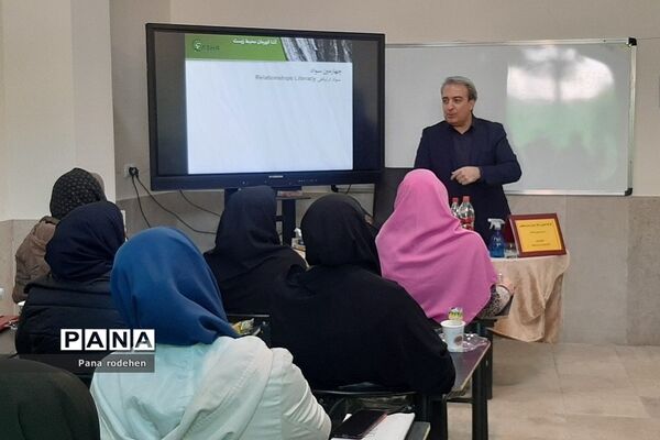 برگزاری کارگاه استانی ارتقا سواد زیست محیطی در آموزش و پرورش رودهن