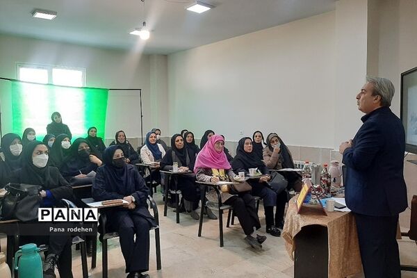 برگزاری کارگاه استانی ارتقا سواد زیست محیطی در آموزش و پرورش رودهن