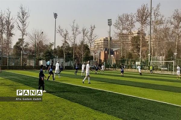 بازی خیرخواهانه فوتبال به نفع کودکان سرطانی