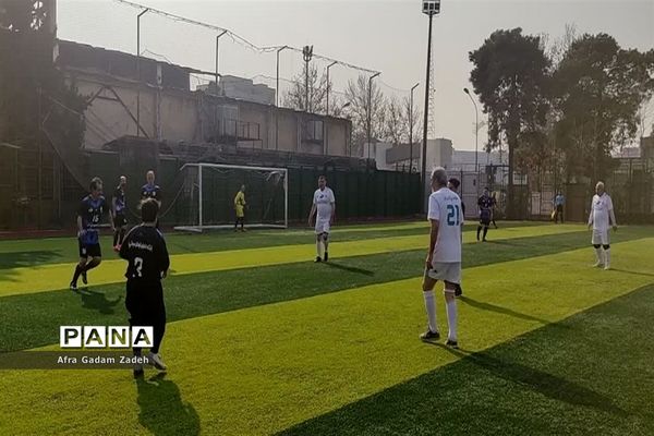 بازی خیرخواهانه فوتبال به نفع کودکان سرطانی