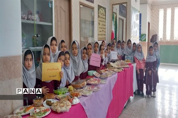 جشنواره دانش‌آموزی صبحانه سالم و مقوی در آموزشگاه ۱۳ آبان بافق