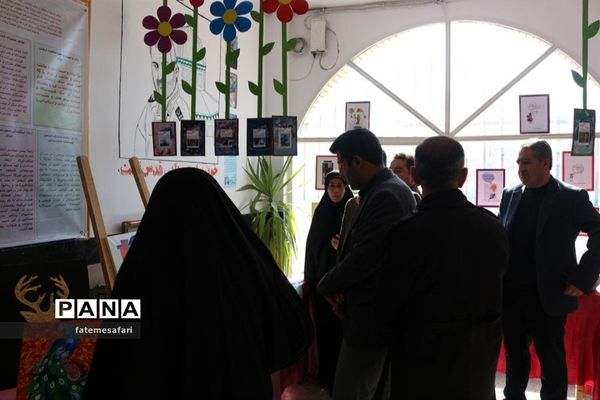 افتتاح نمایشگاه خلاقیت، کارآفرینی و دست‌سازه‌های دانش‌آموزی درهنرستان شیخ محمد بلیغ فیروزکوه