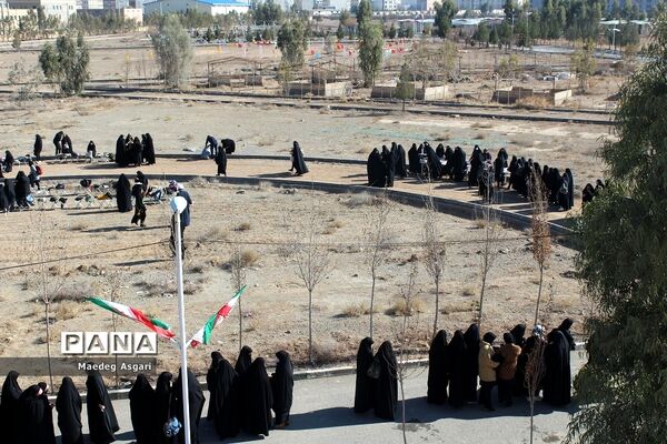 کاردوی آموزشی نمایشگاه مدرسه انقلاب ویژه دهه فجر با حضور دختران دانش‌آموز در قم-4