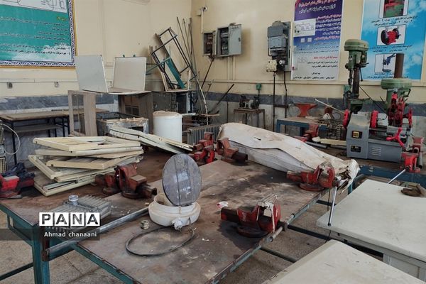 بازدید دانش‌آموزان پایه نهم از هنرستان های کاردانش