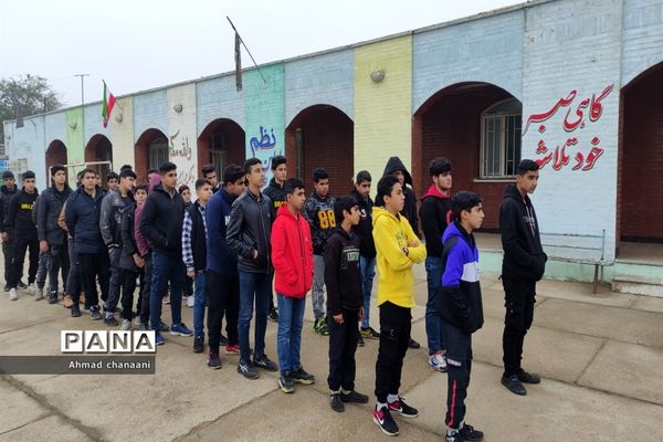 بازدید دانش‌آموزان پایه نهم از هنرستان های کاردانش