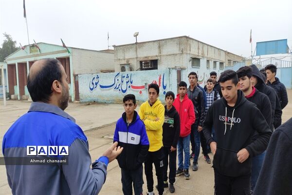 بازدید دانش‌آموزان پایه نهم از هنرستان های کاردانش