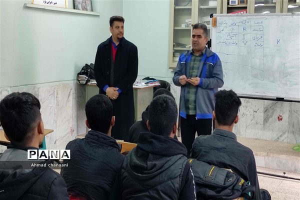 بازدید دانش‌آموزان پایه نهم از هنرستان های کاردانش