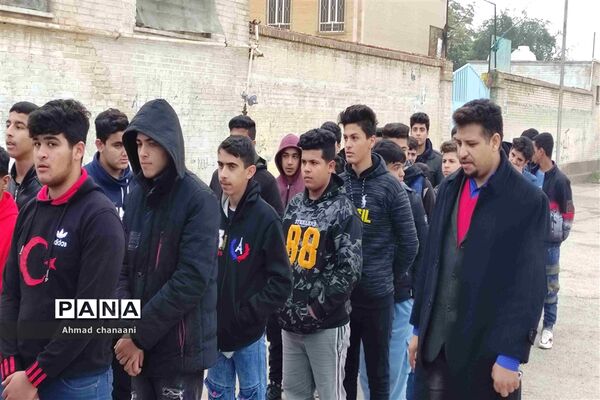 بازدید دانش‌آموزان پایه نهم از هنرستان های کاردانش