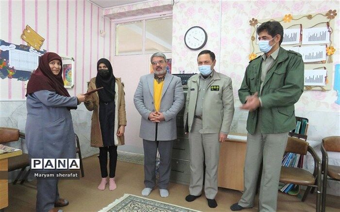 تجلیل از شهروند طبیعت دوست فیروزه ای