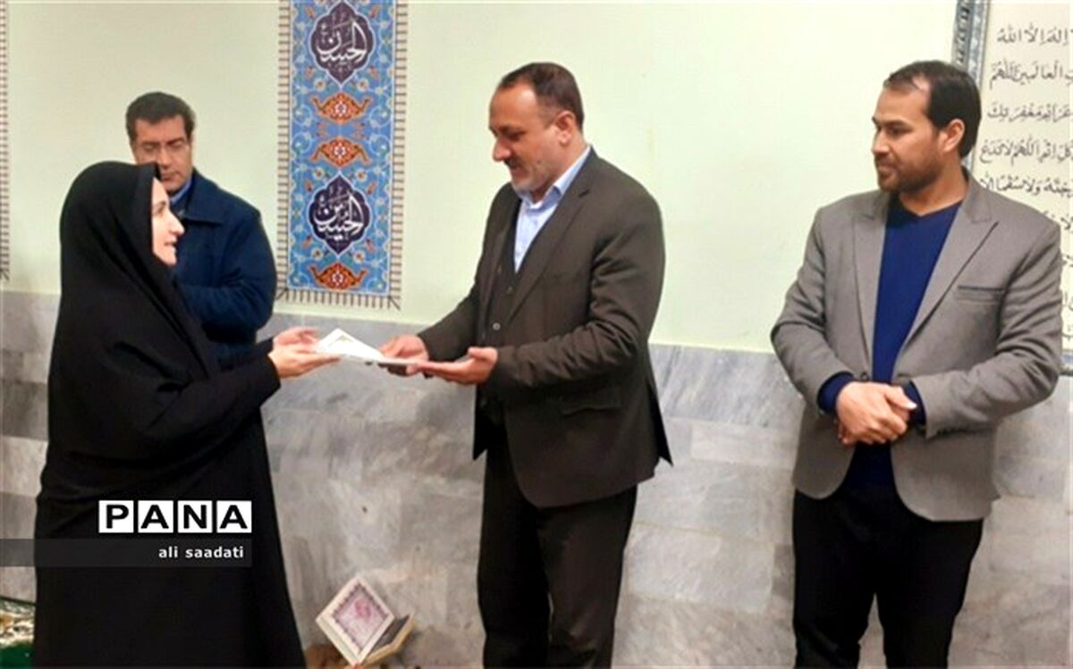 تجلیل از بانوان شاغل در حوزه اداری مدیریت آموزش و پرورش شهرستان کلات