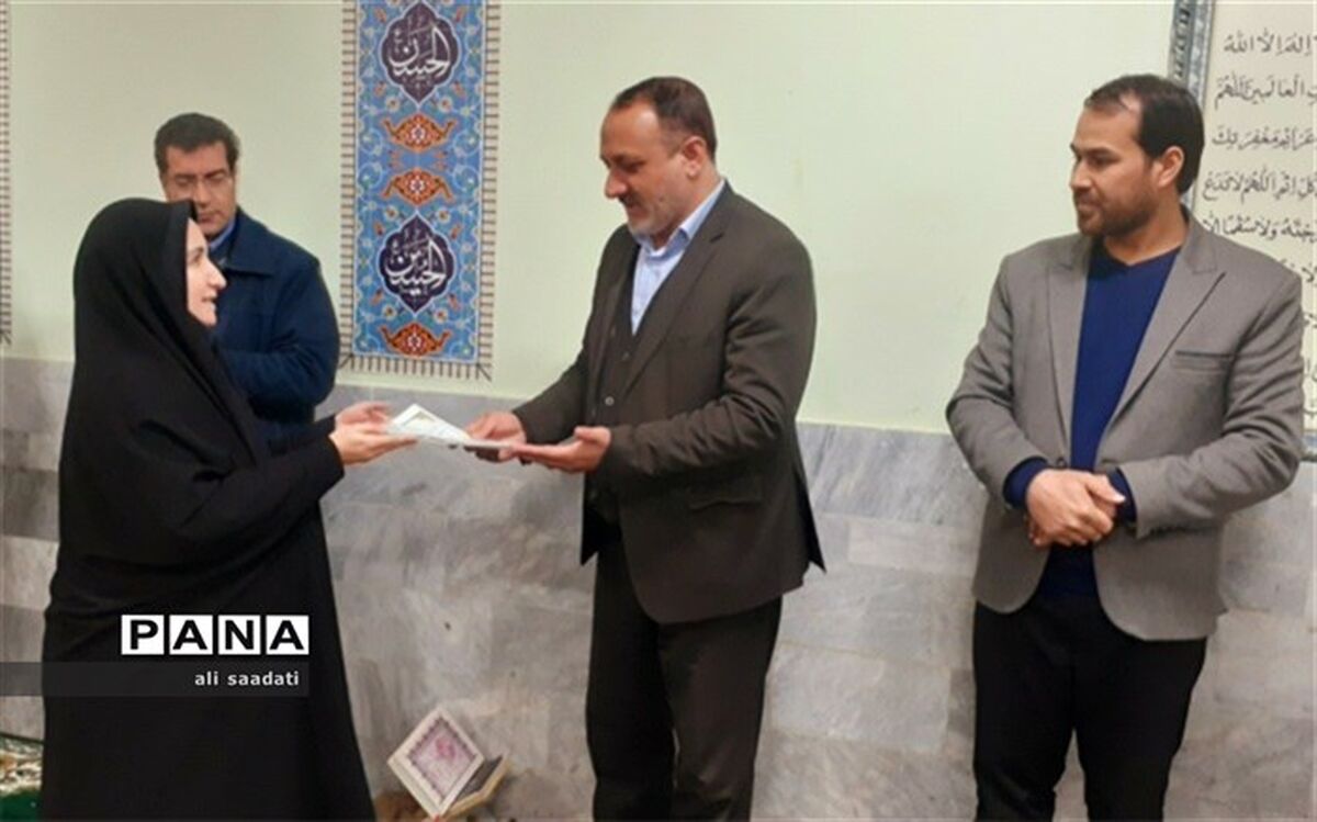 تجلیل از بانوان شاغل در حوزه اداری مدیریت آموزش و پرورش شهرستان کلات