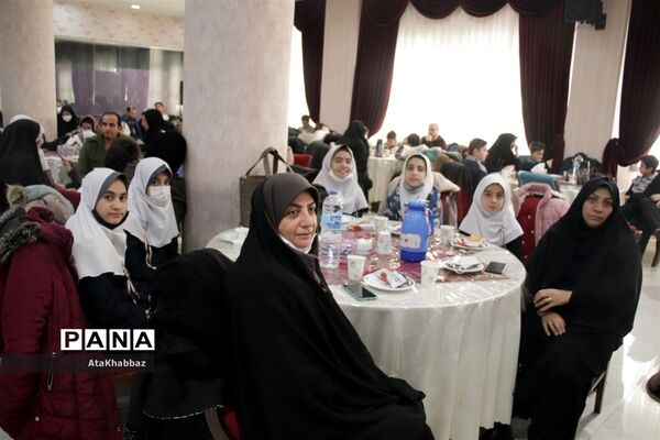 آیین اختتامیه جشنواره عهد دانش‌آموزان دبستانی با حاج قاسم در تبریز