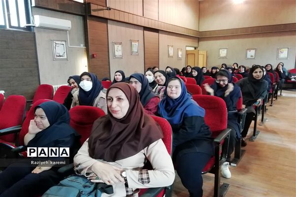 ‌برگزاری اجلاسیه نماز در هنرستان استثنایی خیریه اسلامی ناحیه 2 شیراز