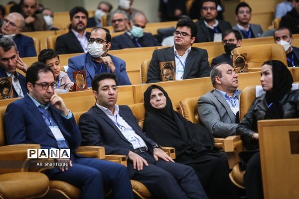 بیست و هشتمین جشنواره تحقیقات و فناوری علوم پزشکی رازی