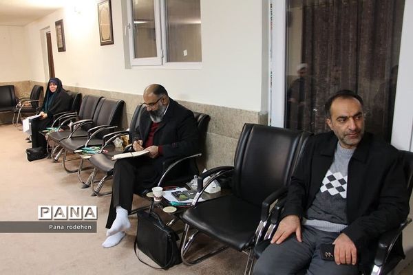 برگزاری جلسه شورای فرهنگی رودهن در دفتر امام‌جمعه