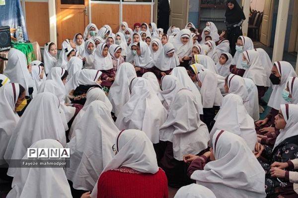 برگزاری مراسم سفره صلوات همزمان با آغاز ماه رجب در دبستان حضرت زهرا(س) یک رودهن