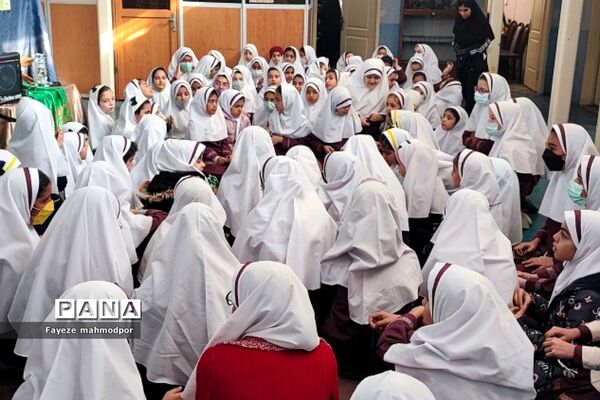 برگزاری مراسم سفره صلوات همزمان با آغاز ماه رجب در دبستان حضرت زهرا(س) یک رودهن