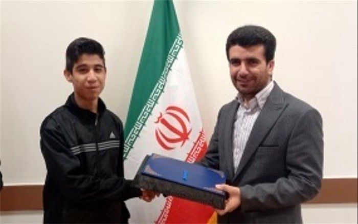 قدردانی آموزش‌وپرورش از دانش‌آموزی که مدال‌های خود را تقدیم شهدای شاه‌چراغ کرد‌