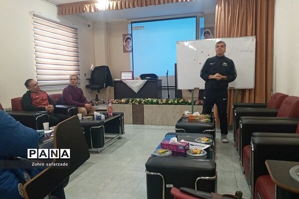 کارگاه دانش‌افزایی فوتسال در آموزش و پرورش رودهن