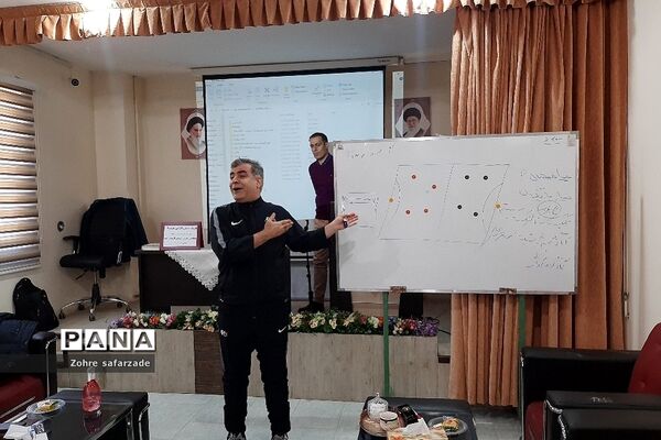 کارگاه دانش‌افزایی فوتسال در آموزش و پرورش رودهن