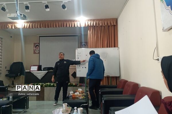 کارگاه دانش‌افزایی فوتسال در آموزش و پرورش رودهن
