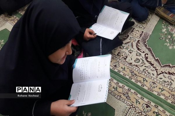 آموزش قرآن به دانش‌آموزان مدرسه عدالت جوادآباد