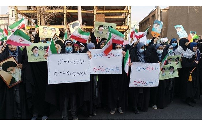 تجمع دانش‌آموزان شهر تهران در مقابل سفارت فرانسه