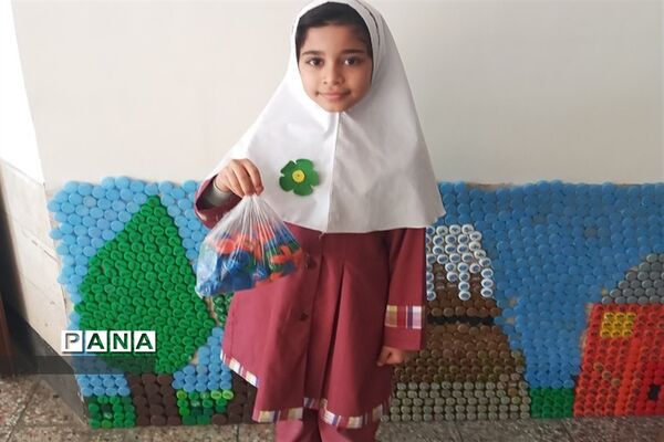 خرید یک ویلچر هدیه با جمع‌آوری درب بطری‌های پلاستیکی