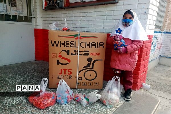 خرید یک ویلچر هدیه با جمع‌آوری درب بطری‌های پلاستیکی