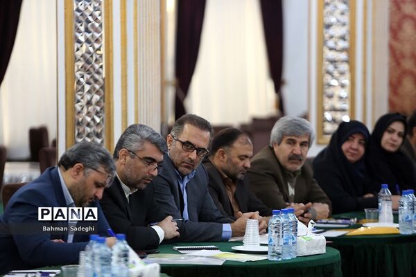 نشست هم‌اندیشی‌ معاونان پرورشی و فرهنگی، روسای ادارات قرآن، عترت و نماز و مدیران سازمان دانش‌آموزی