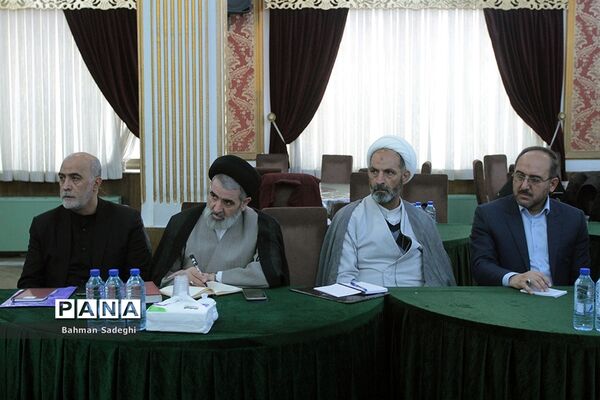 نشست هم‌اندیشی‌ معاونان پرورشی و فرهنگی، روسای ادارات قرآن، عترت و نماز و مدیران سازمان دانش‌آموزی