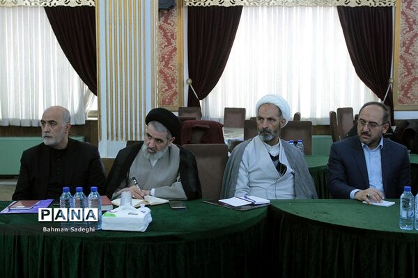 نشست هم‌اندیشی‌ معاونان پرورشی و فرهنگی، روسای ادارات قرآن، عترت و نماز و مدیران سازمان دانش‌آموزی