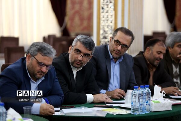 نشست هم‌اندیشی‌ معاونان پرورشی و فرهنگی، روسای ادارات قرآن، عترت و نماز و مدیران سازمان دانش‌آموزی