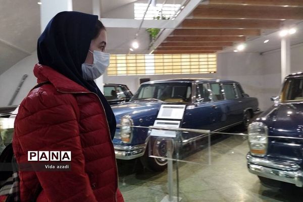 اردوی دانش‌آموزان دبیرستان دخترانه  سما رودهن در کاخ موزه سعدآباد