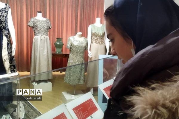 اردوی دانش‌آموزان دبیرستان دخترانه  سما رودهن در کاخ موزه سعدآباد